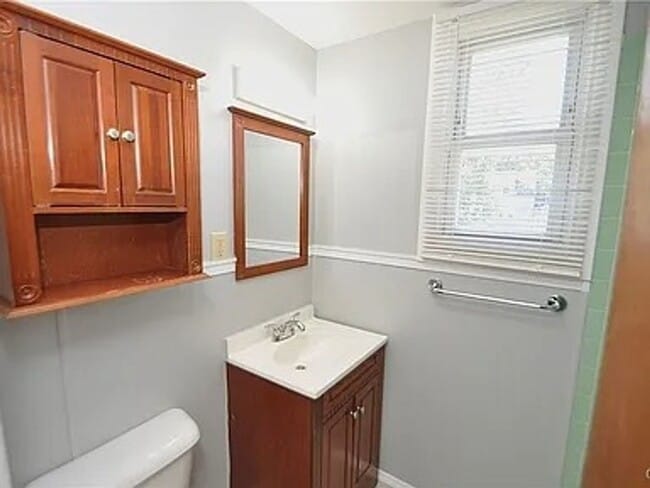 Building Photo - Newly Renovated Apartment in Liverpool!