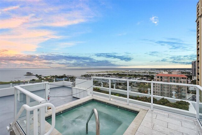 Building Photo - 176 4th Ave NE