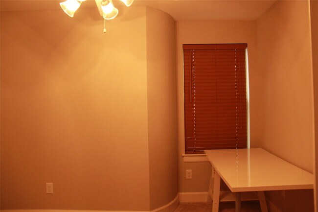 Building Photo - 3703 Main Poplar Dr