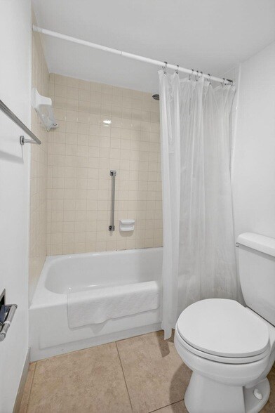 Building Photo - 2800 N Ocean Dr