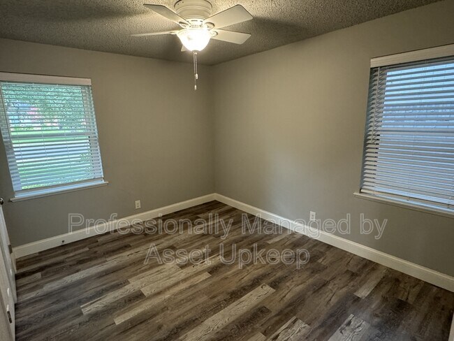 Building Photo - 1223 Dumont Dr
