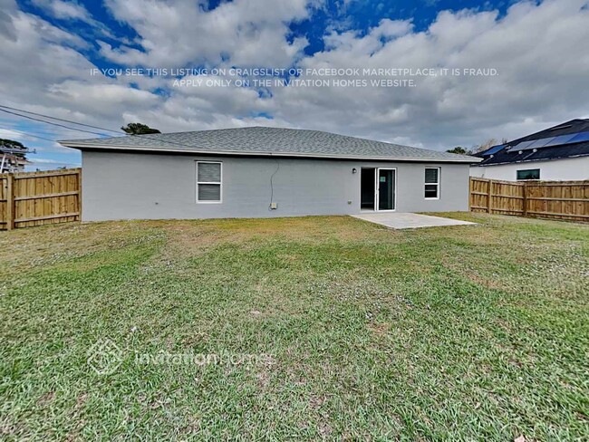 Building Photo - 548 NW Floresta Dr