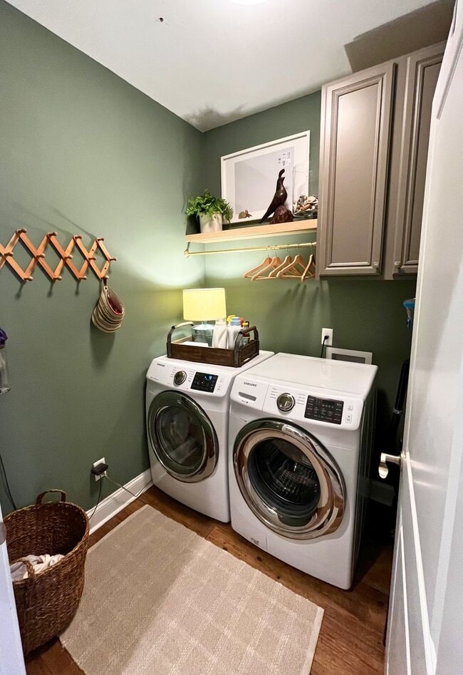 Building Photo - 3/2 with amazing community amenities!