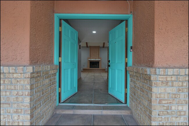 Building Photo - 6412 Via Aventura Dr