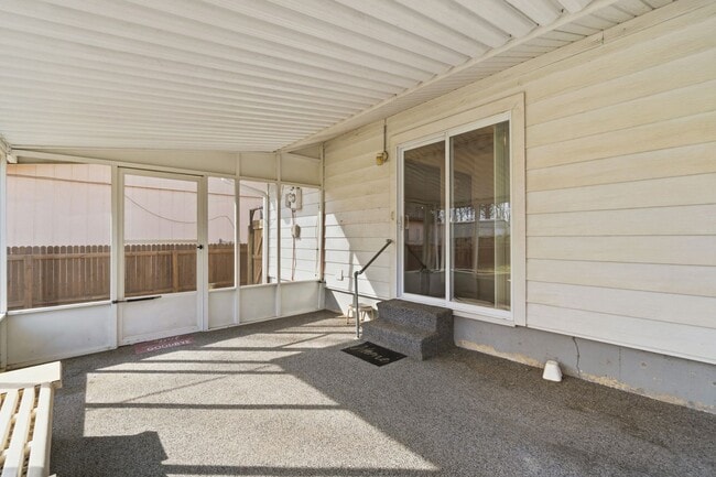 Building Photo - 1606 Savannah Dr