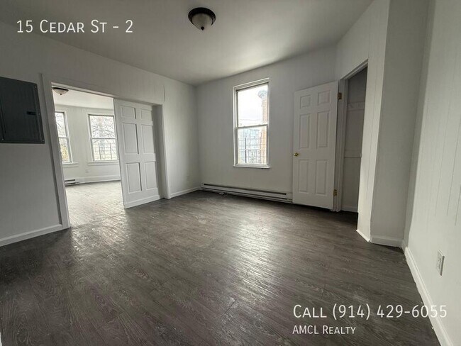 Building Photo - 15 Cedar St