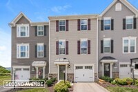 Building Photo - 2028 Cade Dr