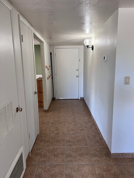 Building Photo - 3015 E Desert Cove Ave