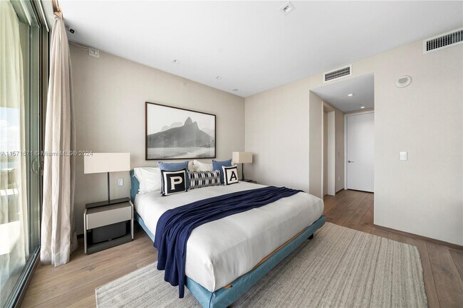 Building Photo - 10203 Collins Ave