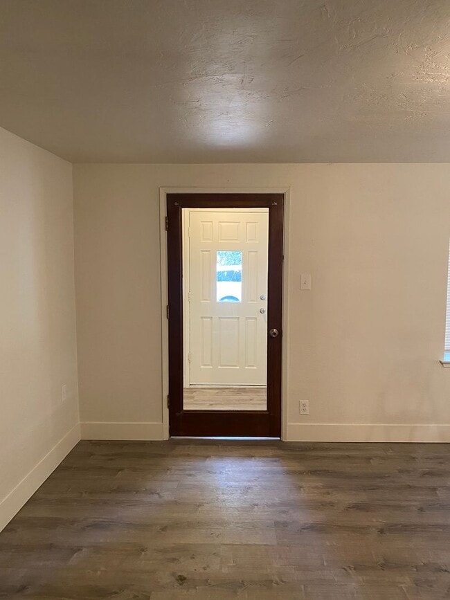 Building Photo - Cute Updated Home Near Shopping and Downtown Chico
