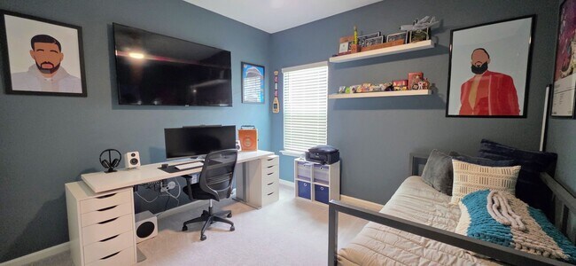 Building Photo - 3 Bedroom, 2.5 Bath Home!