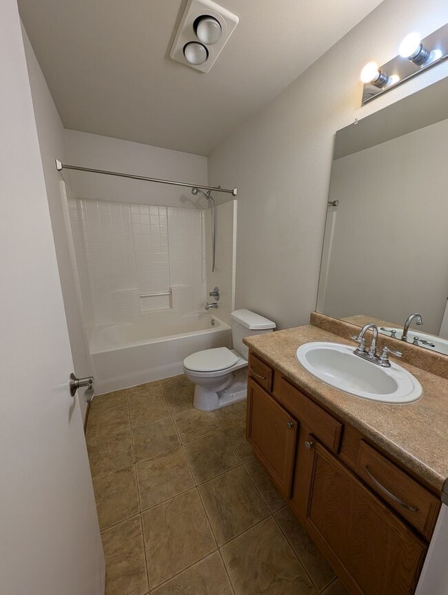 Building Photo - Corner lot 3 bed, 2.5 bath DuPont home!