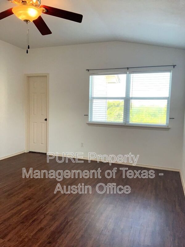 Building Photo - 10520 Dunham Forest Rd