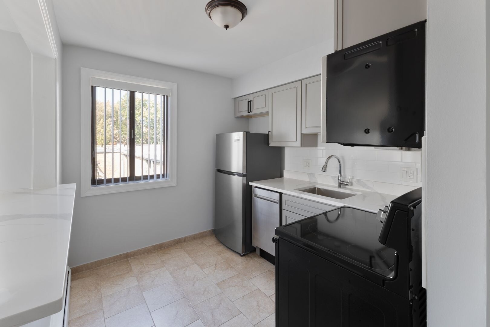 Building Photo - 6021 N Winthrop Ave