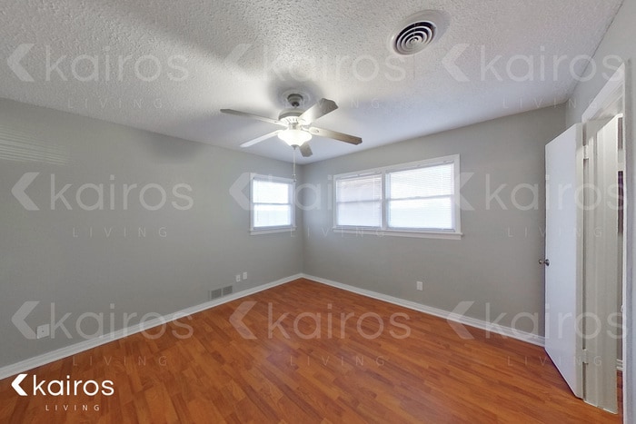 Building Photo - 2813 James Louis Dr