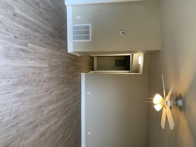 Building Photo - 3 bedroom 3 bath house in Midtown!! Available July 2026!