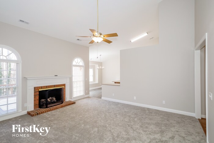 Building Photo - 1402 Holly Ridge Dr
