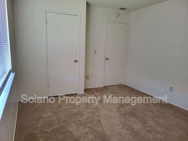 Building Photo - 1801 Rhine Ct