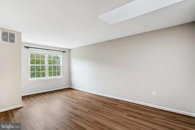 Building Photo - 7729 Inversham Dr