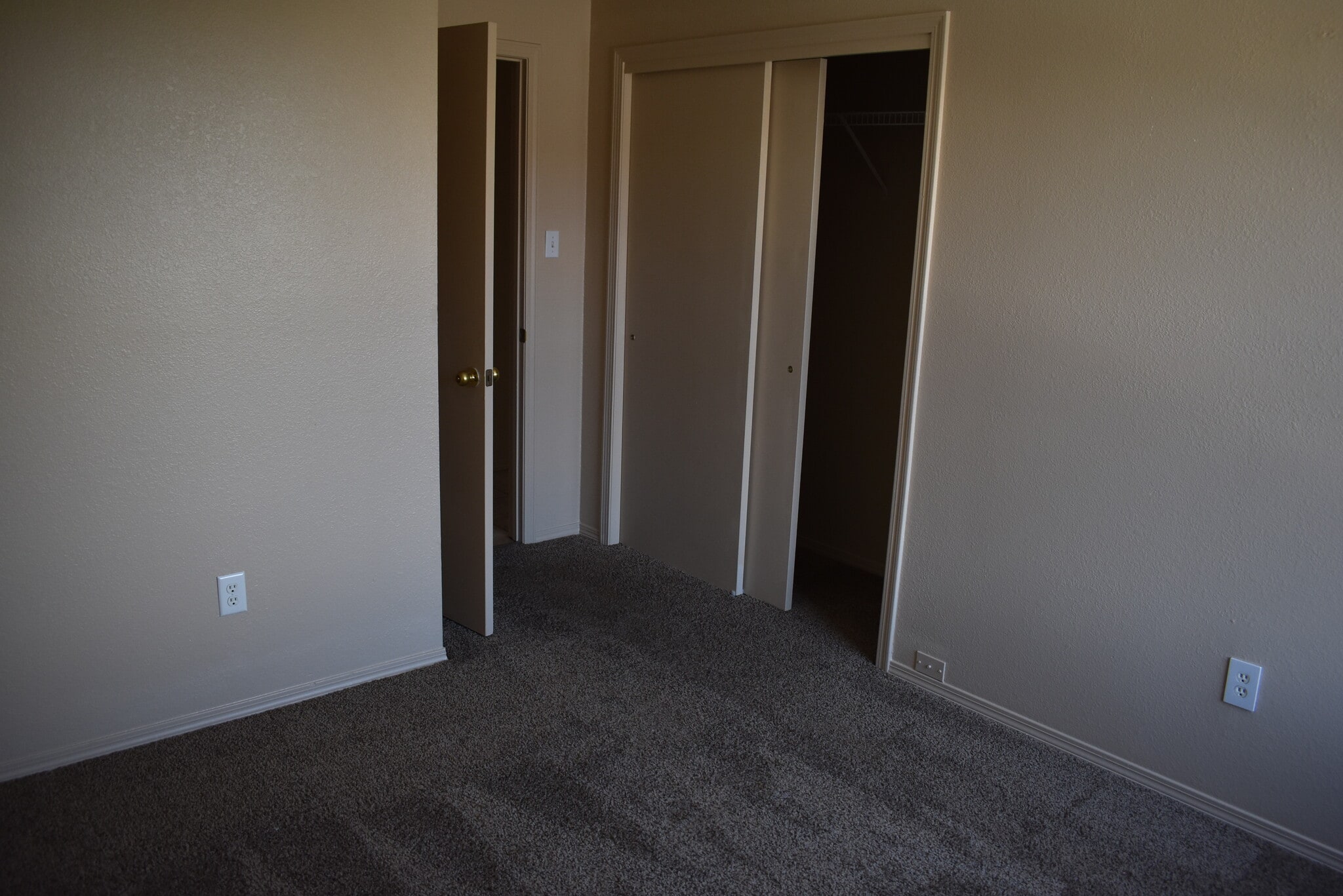 Building Photo - 8600 Simi Ln NE