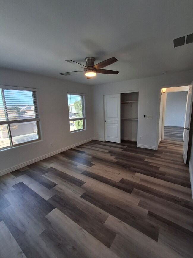 Building Photo - 1280 E Saddle Way