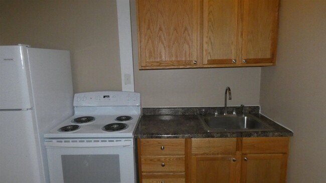 Building Photo - 2703 Pine St