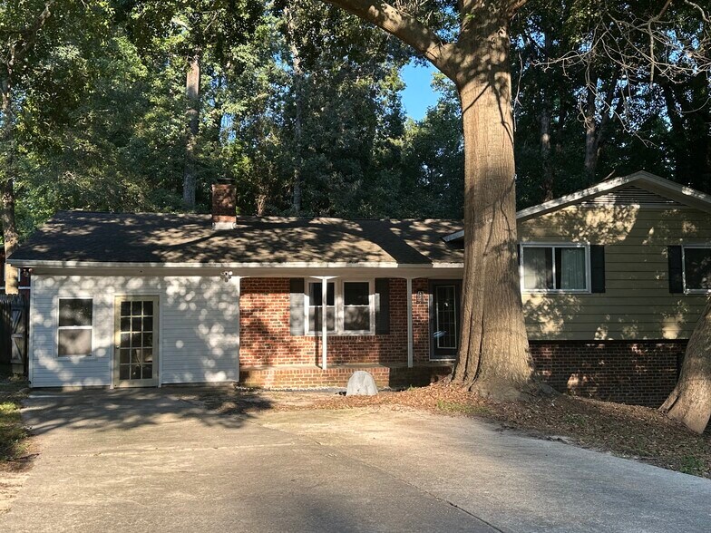 Building Photo - 3805 Colewood Dr