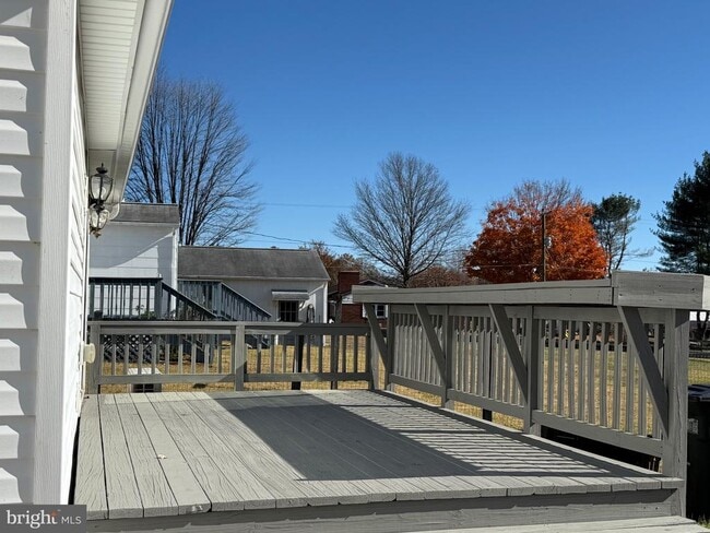 Building Photo - 820 Ridgeview Rd