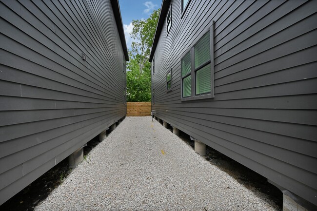 Building Photo - 3312 Bacchus St