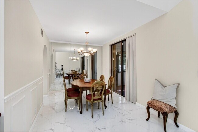 Building Photo - 7865 La Mirada Dr