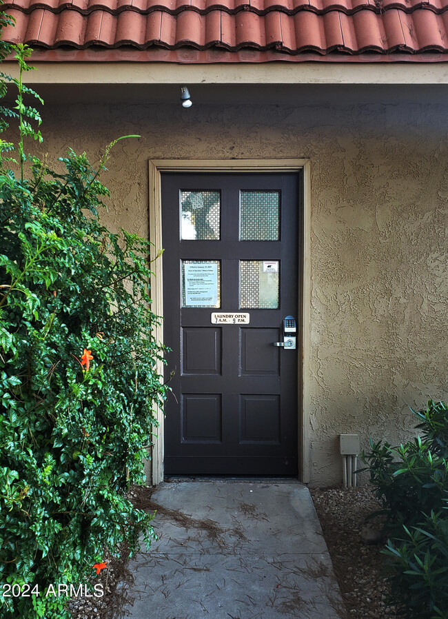 Building Photo - 7436 E Chaparral Rd