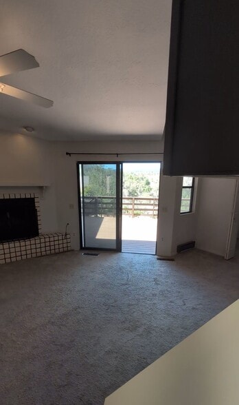 Building Photo - 4944 Summit Cir