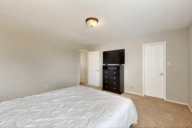Building Photo - 5323 Ridge Rock Ave NW