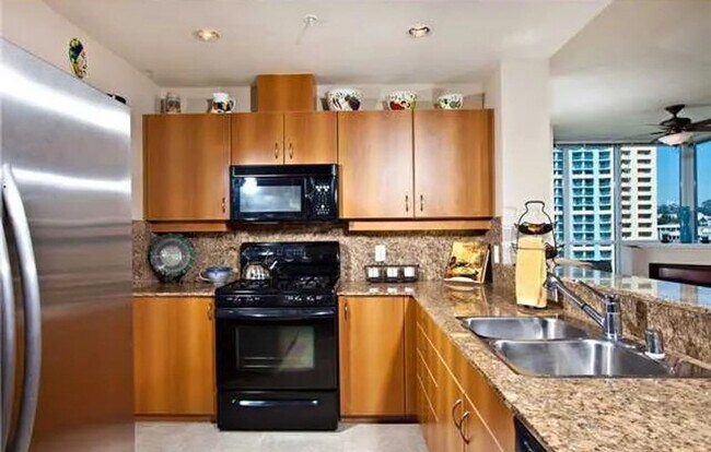Building Photo - Gorgeous Condo with Amazing Views in La Vi...