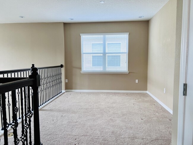 Building Photo - 537 Red Rose Ln
