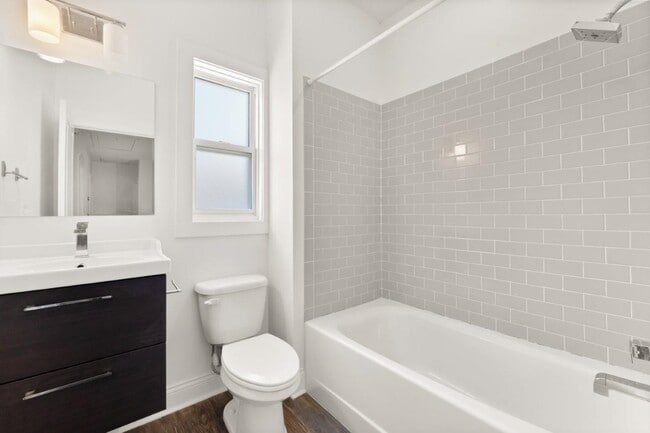 Building Photo - 515 Division St