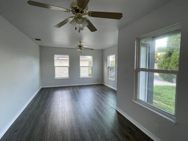 Building Photo - 4606 Nesbitt Dr