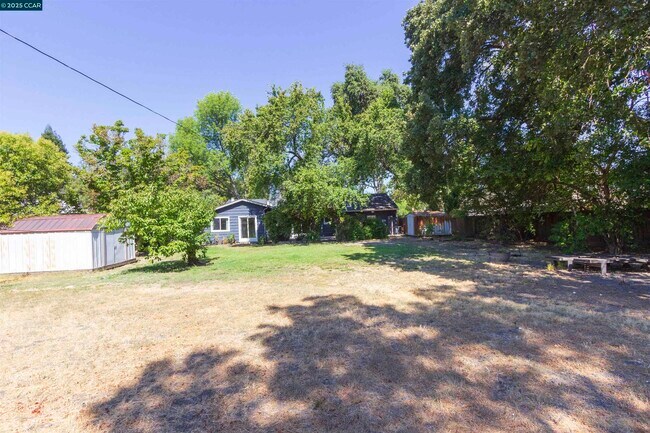 Building Photo - 409 Soule Ave