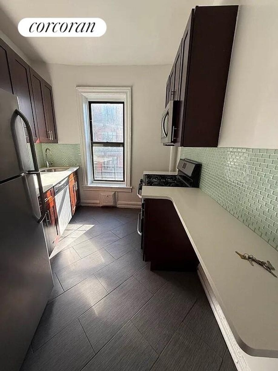 Building Photo - 396 Montgomery St