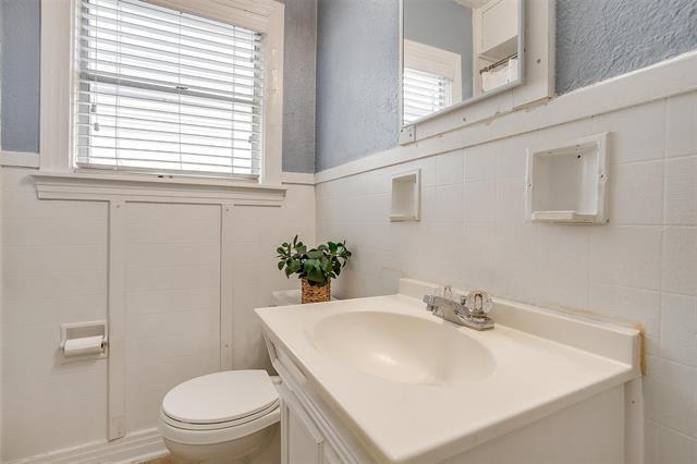 Building Photo - 3824 Birchman Ave