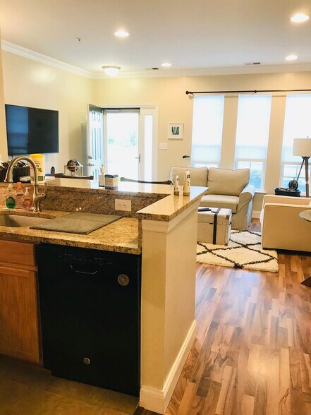 Building Photo - 154 Kyle Dr