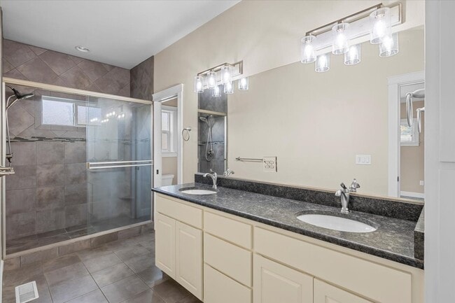 Building Photo - 4375 Vista Pointe Dr