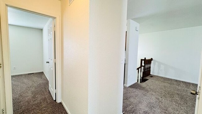 Building Photo - Creekwood Park Townhomes -$500 rent credit...