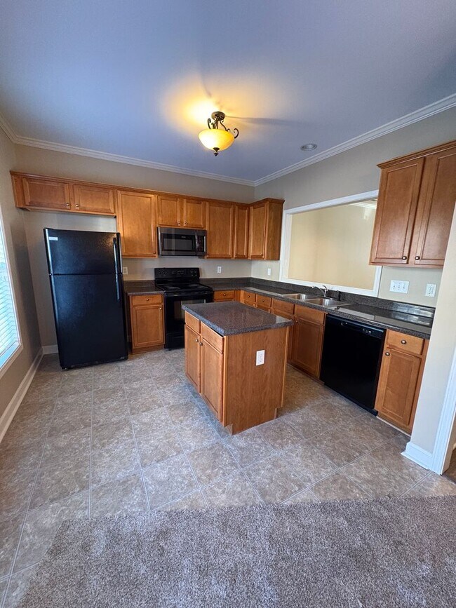 Building Photo - Cute 2 Bedroom Townhouse Near Furman and Cherrydale!! Ready for Immediate Move In!!!!