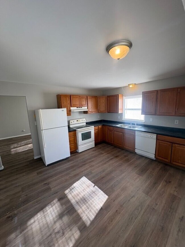 Building Photo - House for Rent with detached garage 3 BR/ 1 BA