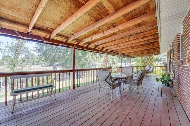 Building Photo - 4 bed, 2 bath Ranch Home near City Park W/ Finished Bsmt & Fenced Yard!