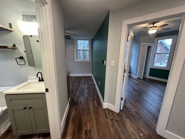 Building Photo - 216 Kinsey Ave