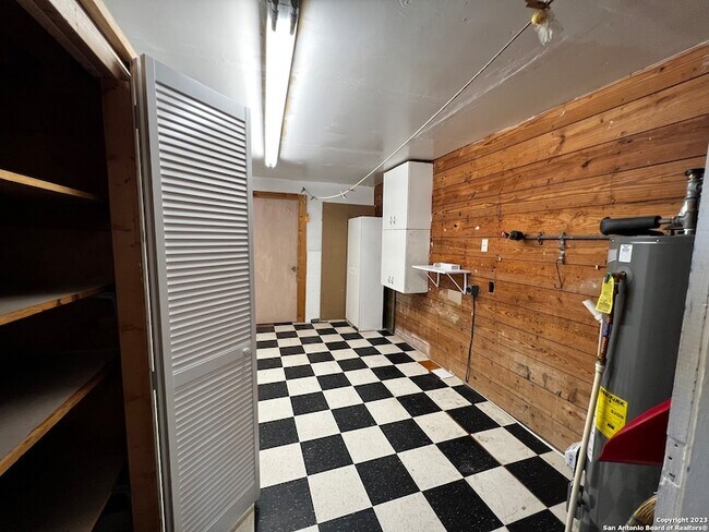 Building Photo - 726 John Adams Dr