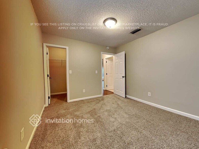 Building Photo - 3762 Woodbriar Dr