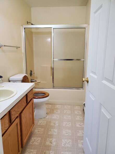 Building Photo - 951 Salmon Falls Rd